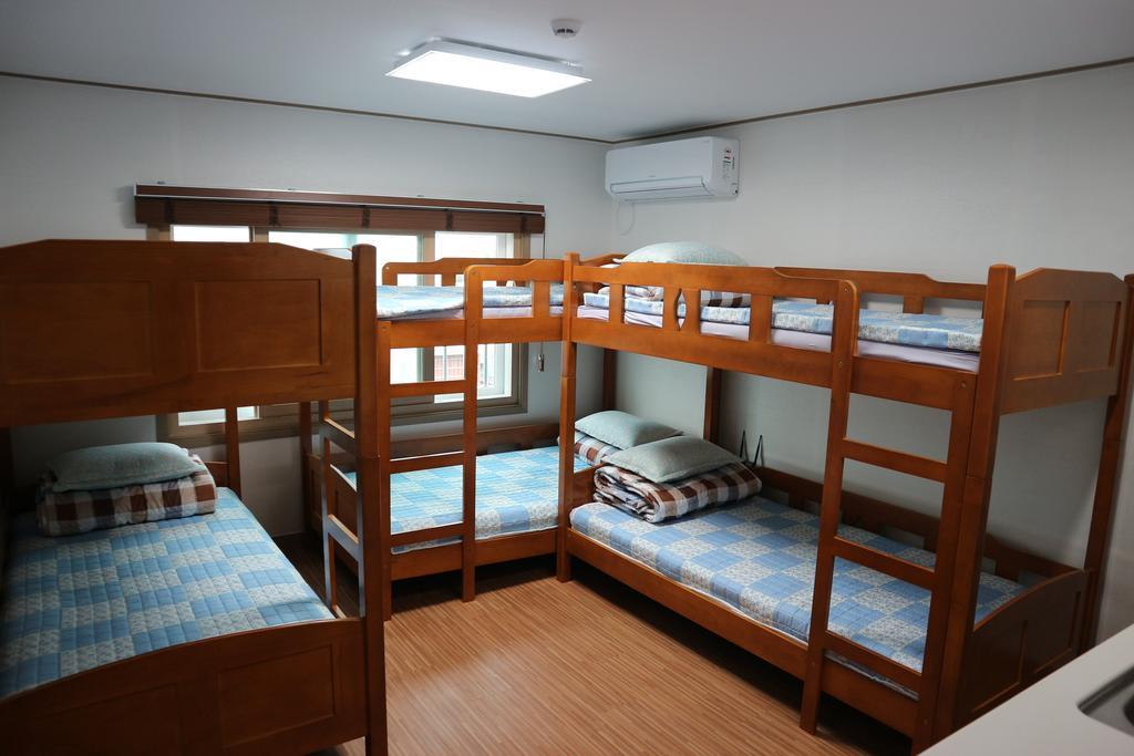 Blue Island Guesthouse مدينة سيوجويبو المظهر الخارجي الصورة