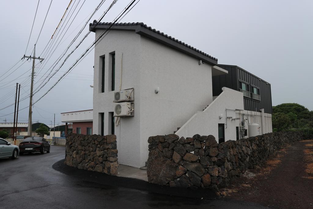 Blue Island Guesthouse مدينة سيوجويبو المظهر الخارجي الصورة