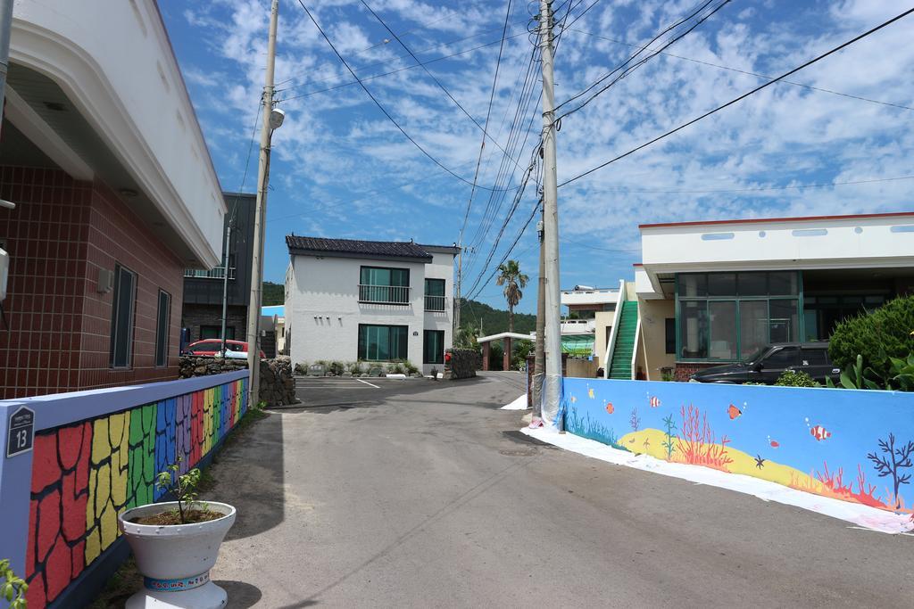 Blue Island Guesthouse مدينة سيوجويبو المظهر الخارجي الصورة